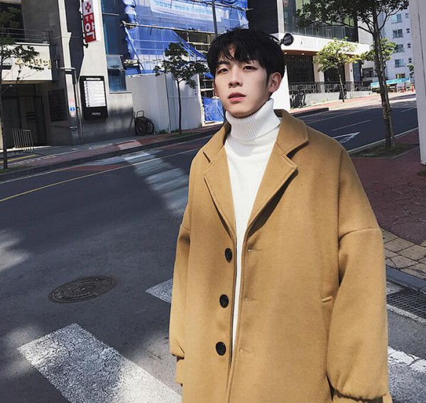 男生穿卡其色的风衣怎么搭,男生卡其色衣服内搭怎么搭配