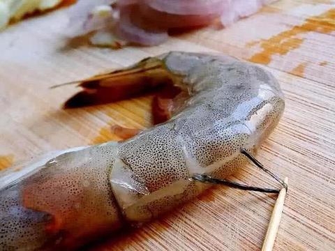 怎样煮虾才能保持虾肉鲜嫩,冻虾怎么判断是否是新鲜虾肉