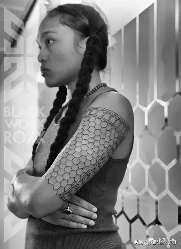 黑臂风格纹身,让人惊叹的纹身