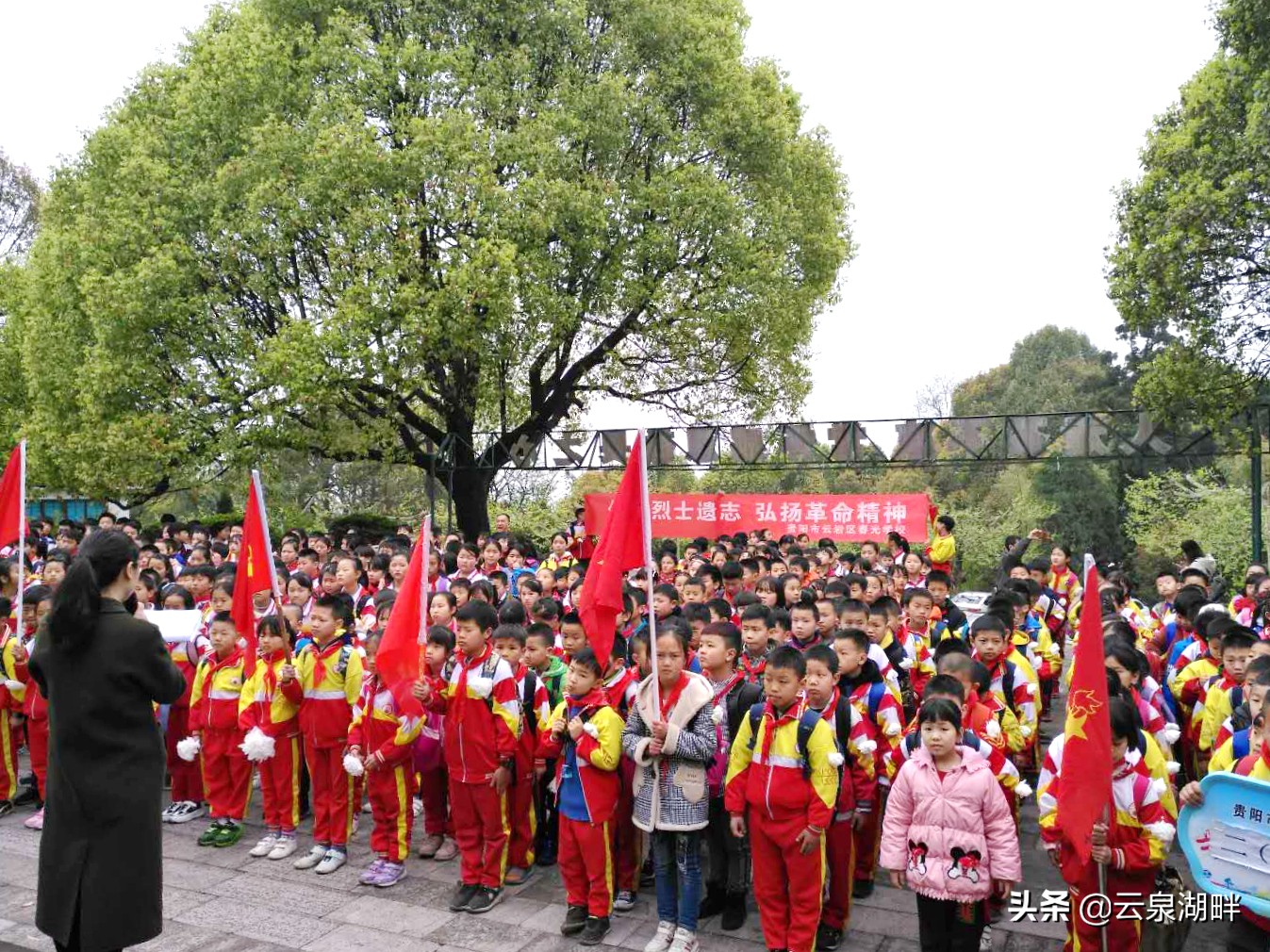学校清明节缅怀先烈讲红色故事,缅怀革命先烈传承红色基因学校