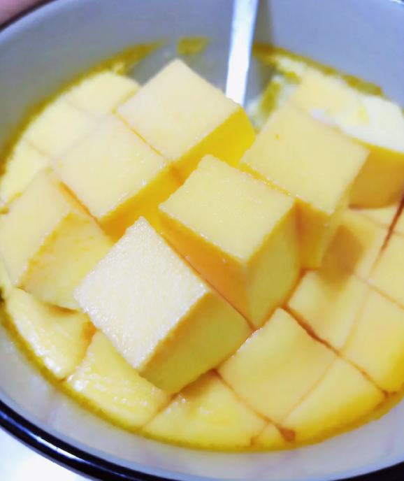 婆婆蒸蛋羹光滑无孔不粘碗，跟着学一遍后，才发现我一直用错方法