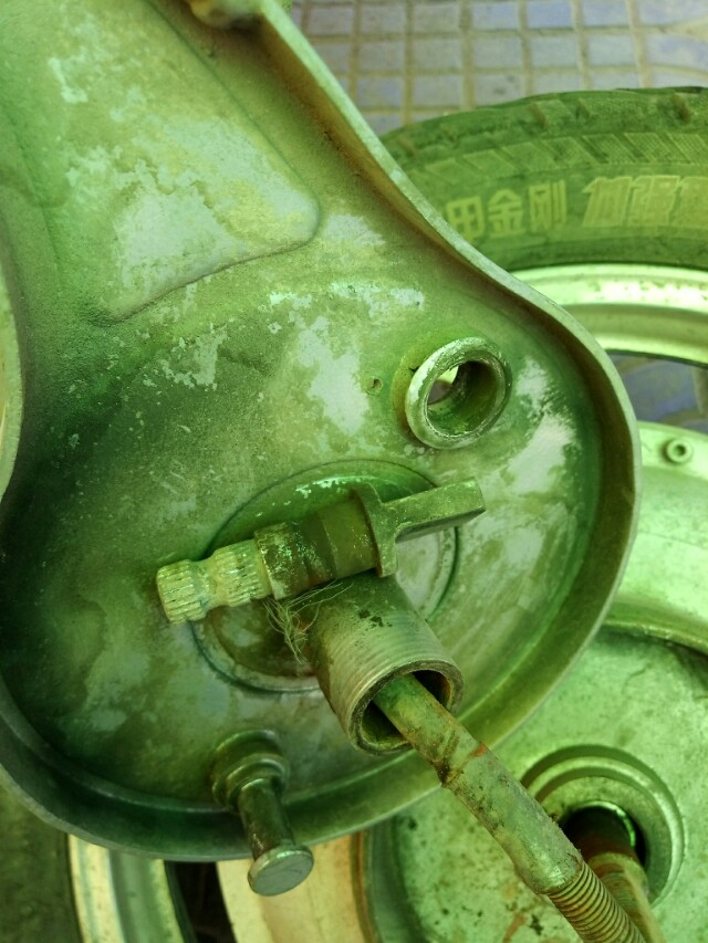 电动车前刹车拖刹解决方法,电动车刹车拉线紧怎么解决