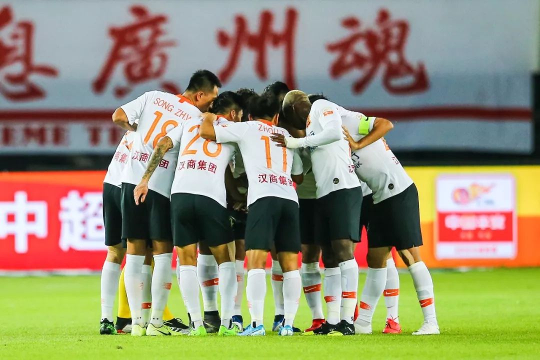 众志成城抗击疫情视频,广州恒大淘宝客场挑战武汉卓尔