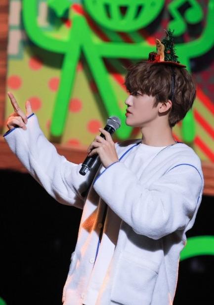 nct刚出道和exo同台,nct追星成功exo