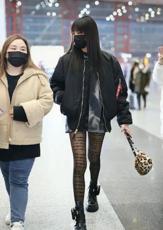 谁说丝袜不能配凉鞋,谁说丝袜一定要配高跟