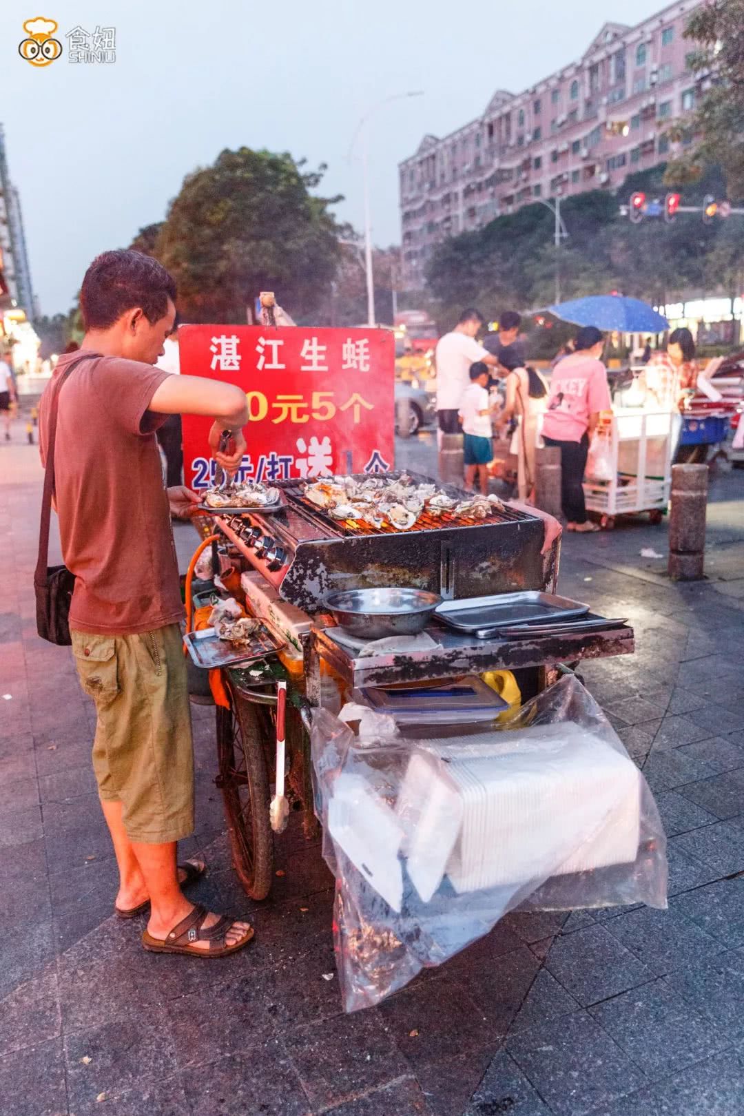 游击队吃生蚝视频,游击队烤生蚝