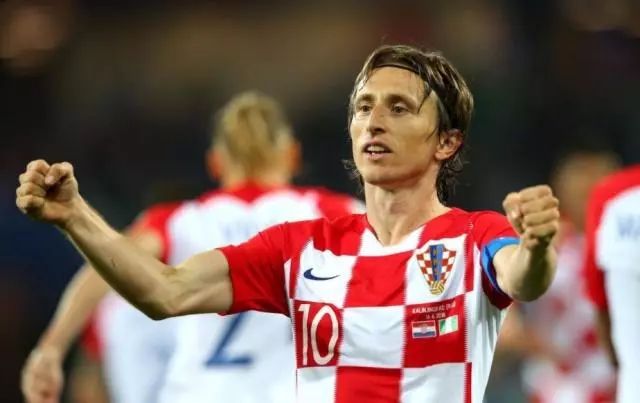 皇马计划与中场核心莫德里奇续约,官方皇马与莫德里奇续约一年