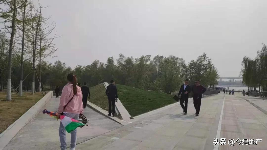 滨河国际新城刚开始房价是多少,滨河国际新城区的房子值得买吗