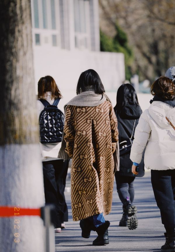 gucci穿搭倪妮,gucci倪妮粉色大衣