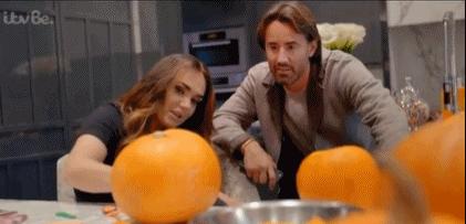 千万富豪如今蜗居在30平米的小屋,百亿富豪住豪宅