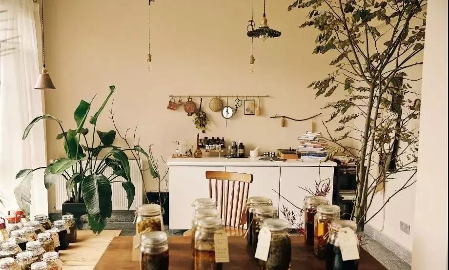 菜吧:她不上班也不靠脸吃饭,住2层小楼,过上了别人做梦都要的日子