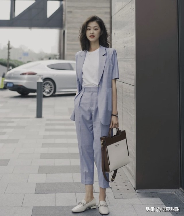 小白鞋烂大街了该穿什么鞋,小白鞋最近很火的