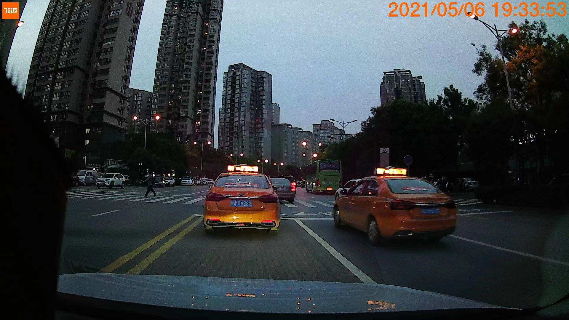 最值得购买的前后双录行车记录仪,什么品牌的全屏行车记录仪最好