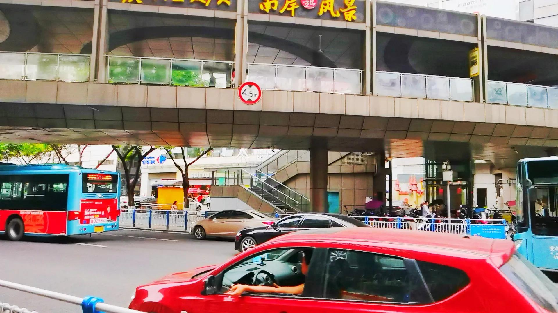 南岸区上海城人行天桥,人行天桥扶梯