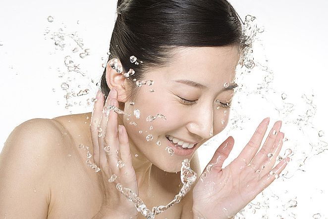 皮肤干燥中医教你补水小妙招,还在为皮肤干长皱纹和敏感发愁吗