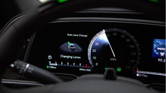 凯雷德对比路虎卫士气场,新款凯雷德的参数配置