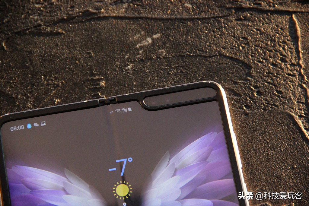 三星w20现在还值得入手吗,19999元的三星