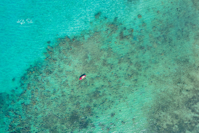在海洋上与世隔绝的小岛,到大海里面就找一个小岛去生活