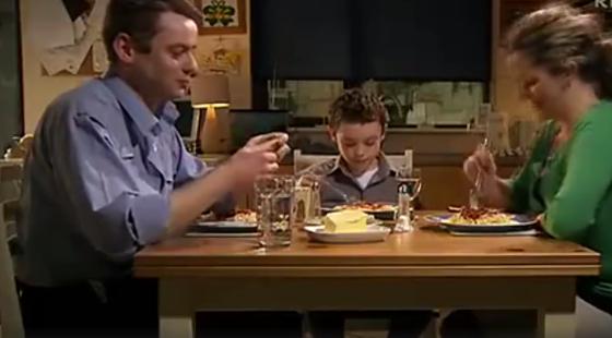 8岁男孩爱上老师，生死不顾为爱决斗！