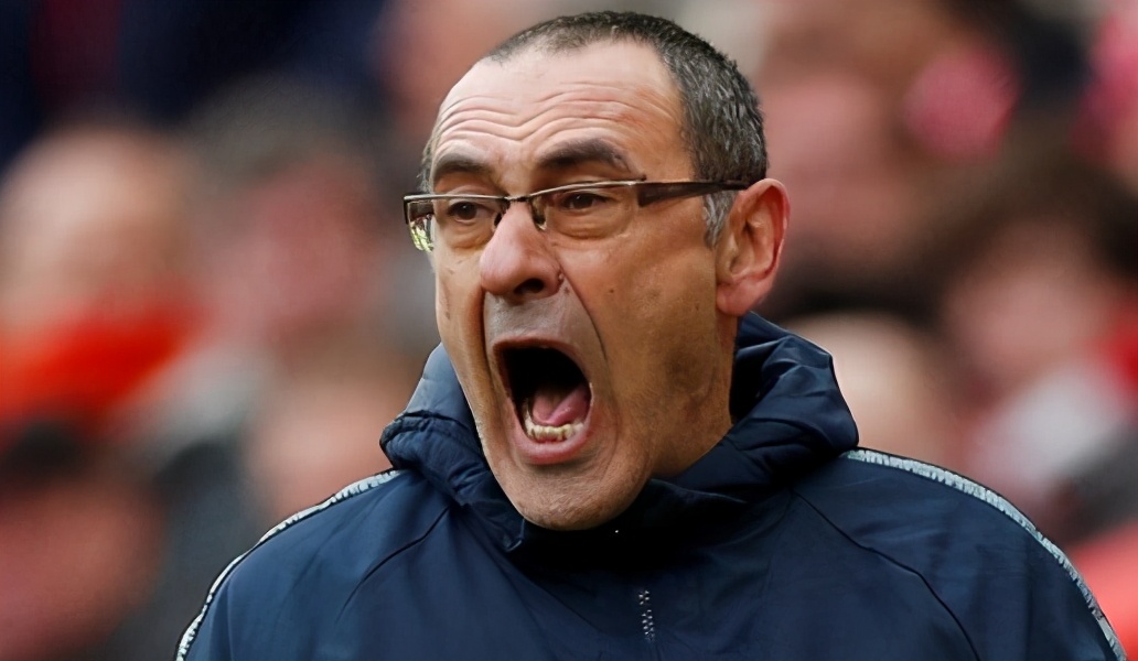 中场怎么转身,中场转身摆脱