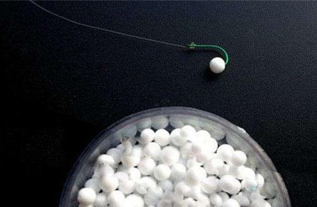 用饵料钓鱼小鱼闹窝怎么办,钓鲤鱼小鱼闹窝的最有效的方法