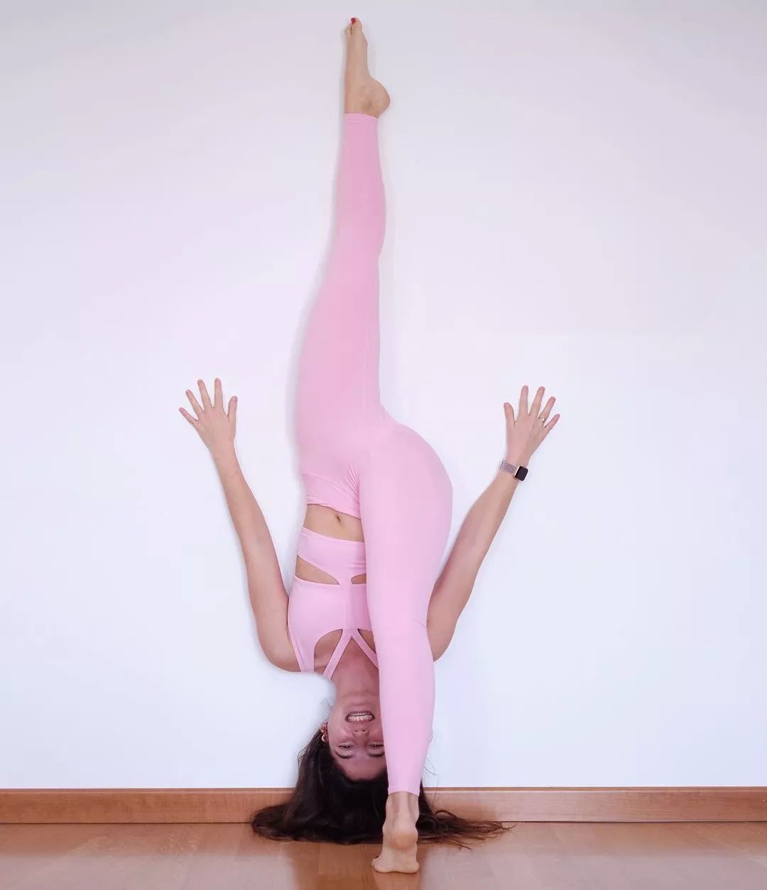 夏天有这条裙子万事足，穿上简洁又美好，绝对人群中一股清流