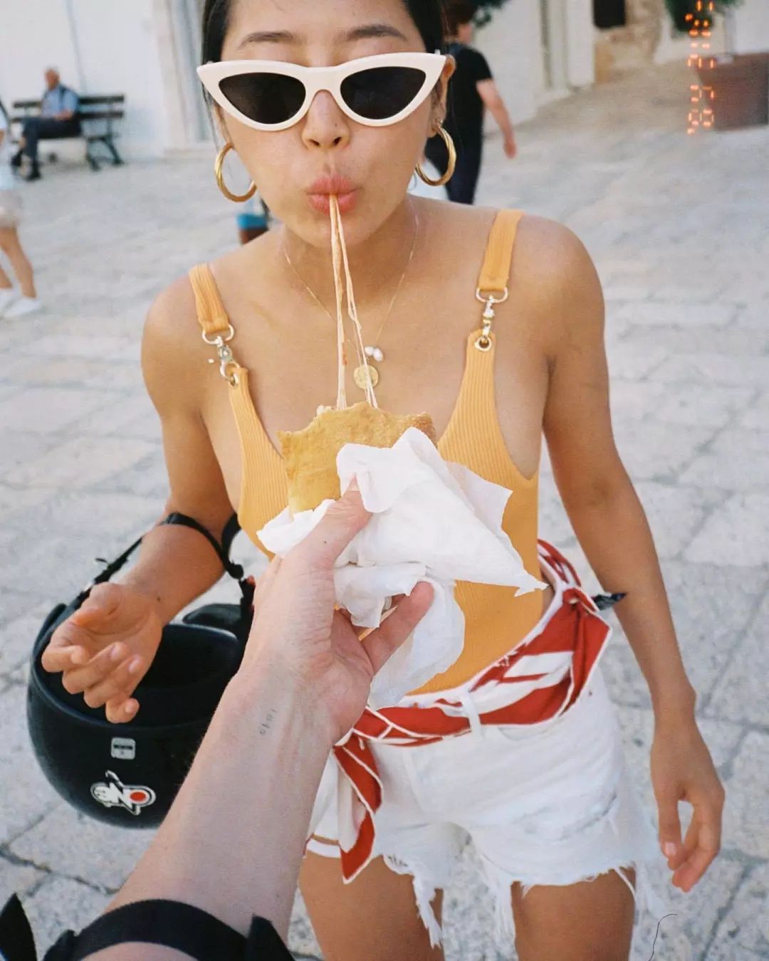 我太太太难了！项链戴在脖子上还做错了？