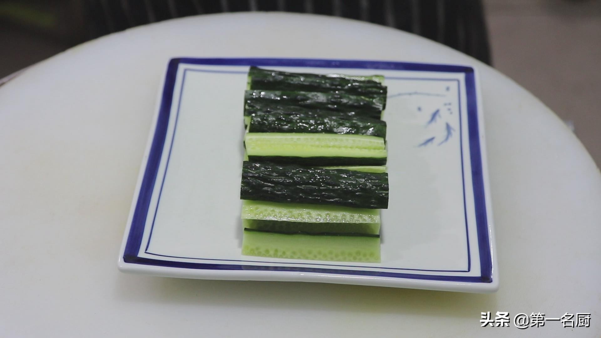 黄瓜的家常做法凉拌香辣,黄瓜凉拌香辣金针菇的做法