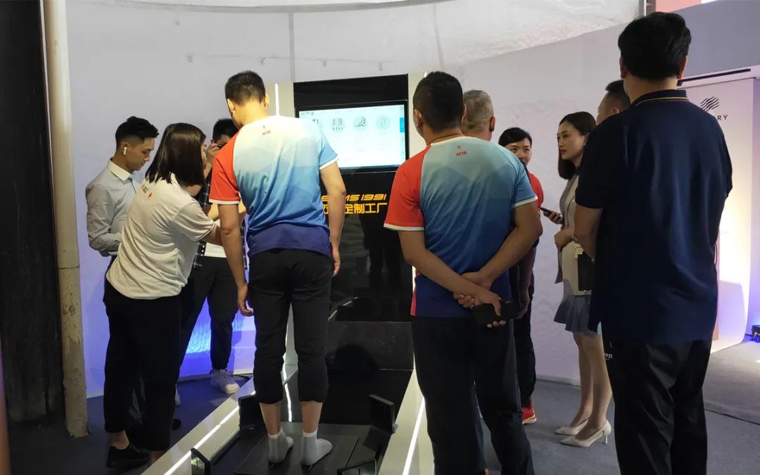 四店同步开放啦！即刻免费体验“量脚制鞋”黑科技