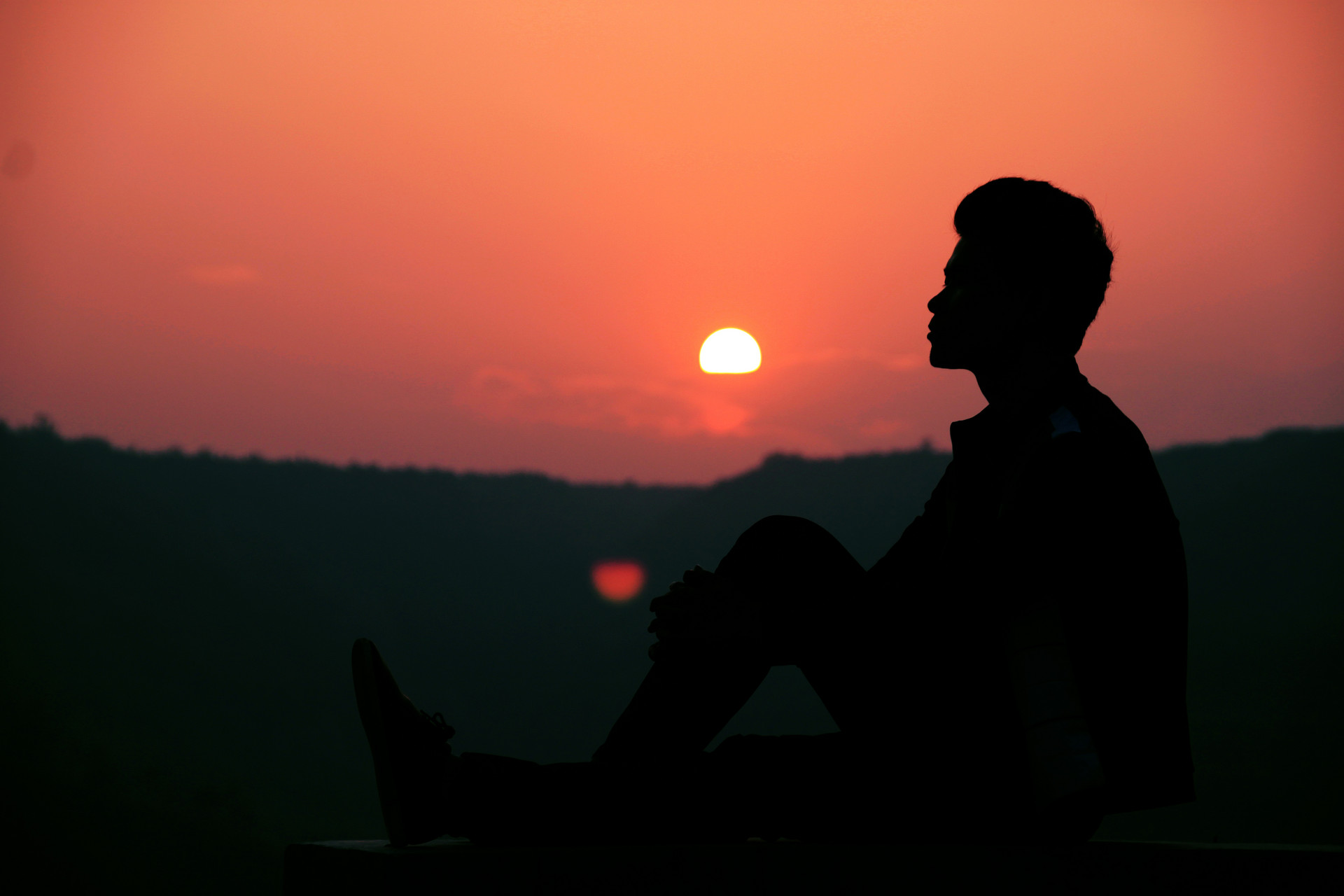 为什么职场年轻人会越来越穷,年轻人越来越穷的根本原因