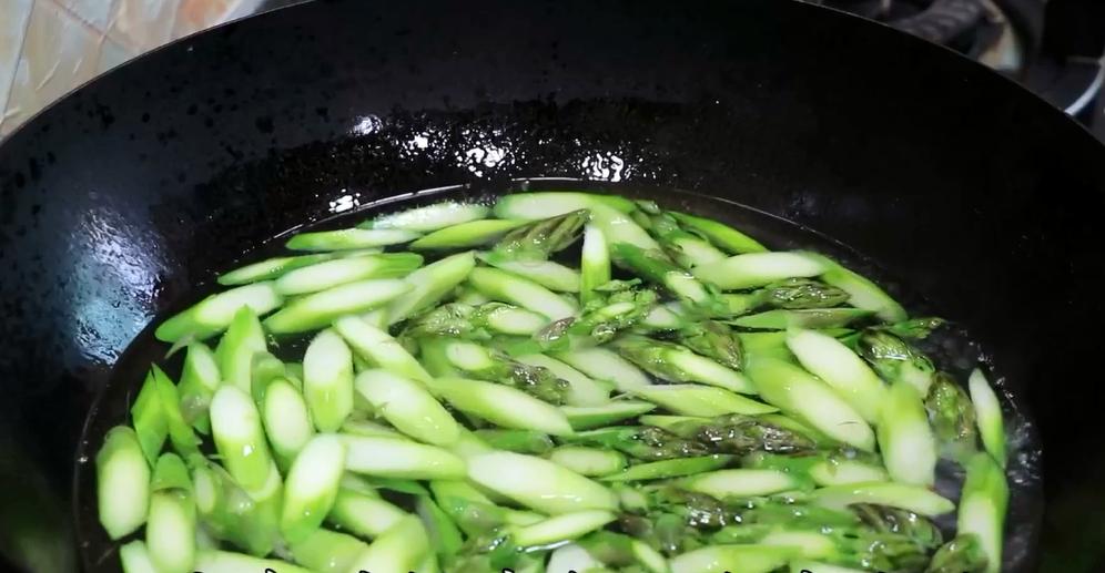 孕中期食谱芦笋怎么做,芦笋大虾做法大全家常