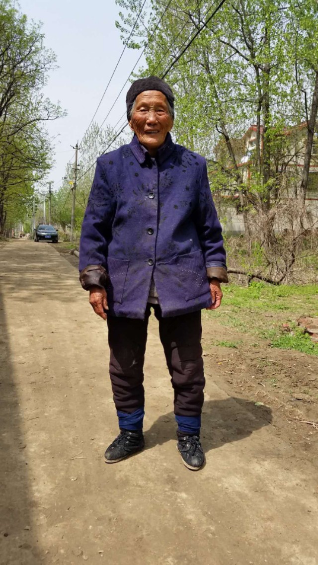 山里的小脚老奶奶视频,山西农村104岁小脚老奶奶