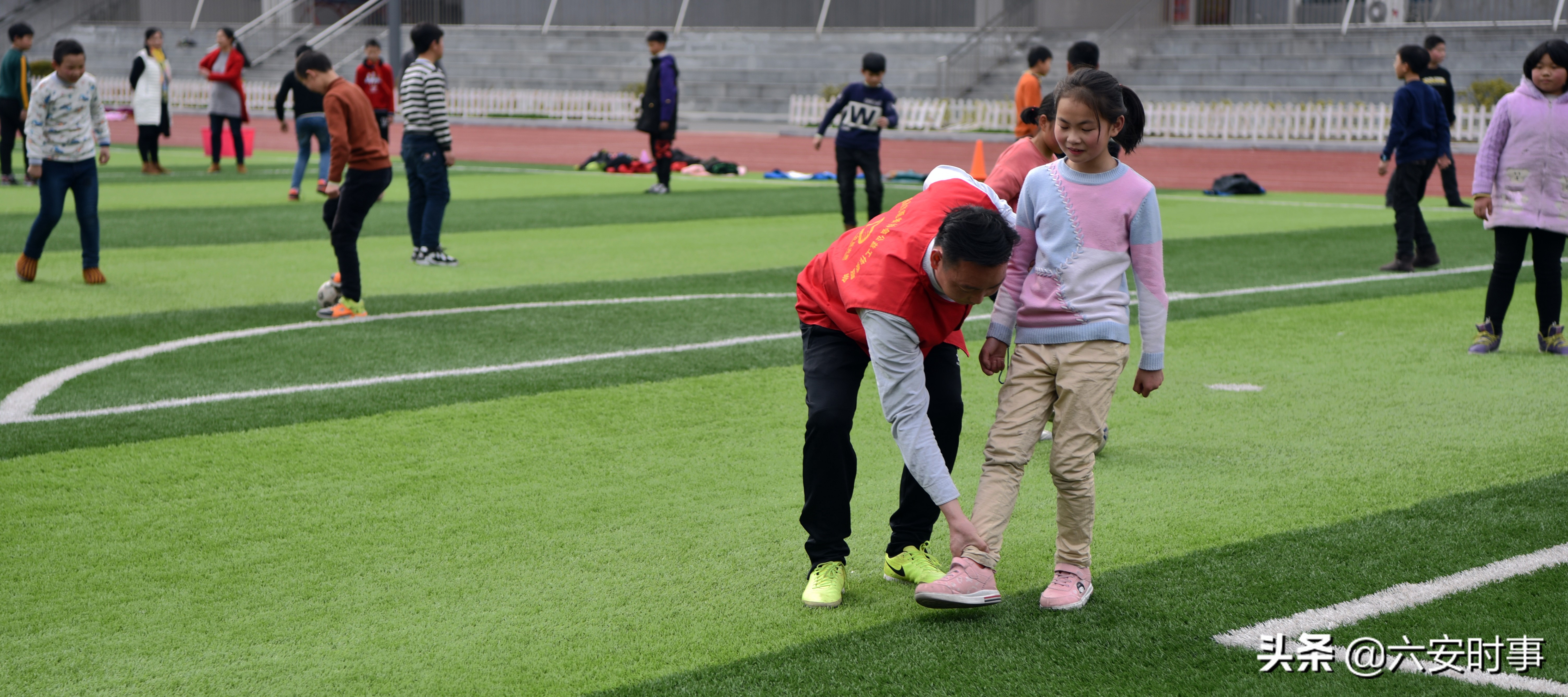 宿州市志愿者开展培训,志愿者来到小学传承雷锋精神