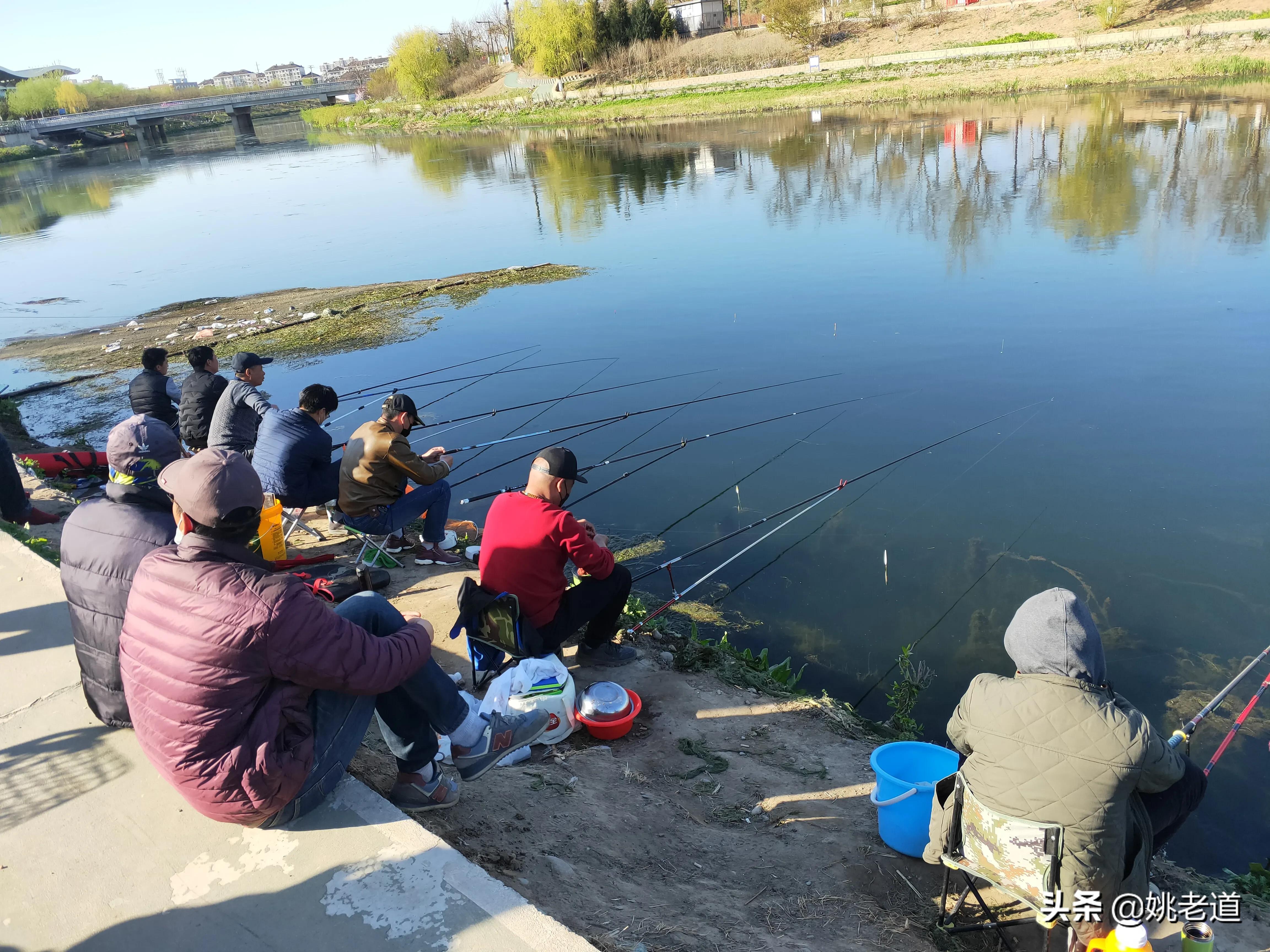 用蚯蚓钓了一辈子鱼，老人感叹：现在钓鱼技术太先进了，难怪禁钓