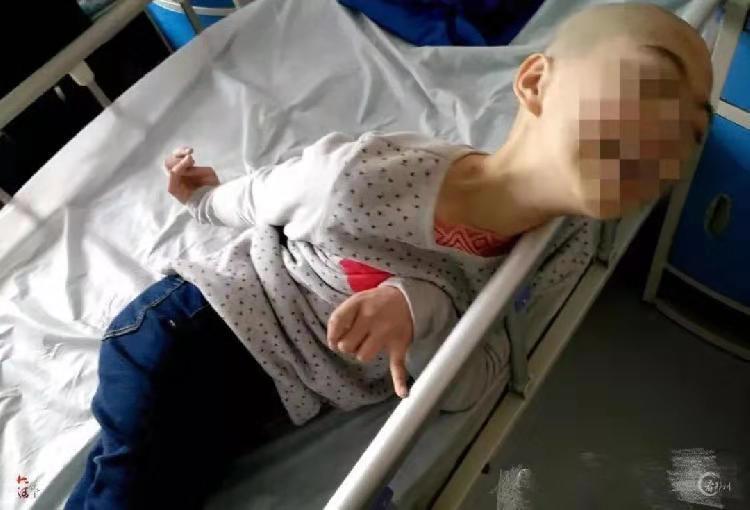 小孩喝了妈妈奶茶,小孩因为喝了妈妈的茶被中毒