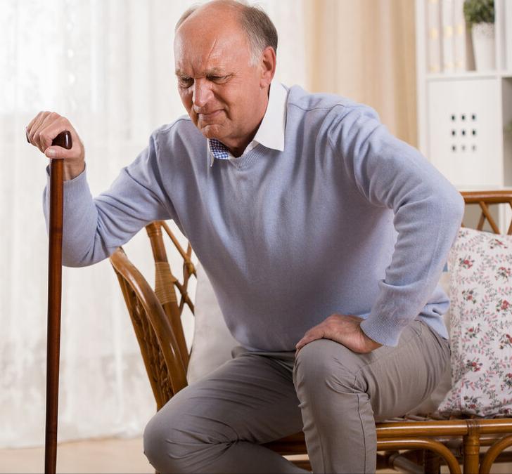 老年膝盖僵硬，明明疼痛难忍，为啥医生让多锻炼？该如何锻炼呢？