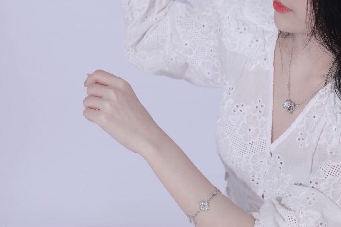 手是女人的第二张脸，你平常保养了吗？手膜和面膜一样重要