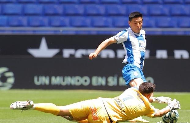 留下还是离开？武磊复赛首秀破门踢出2个极端，这题太难