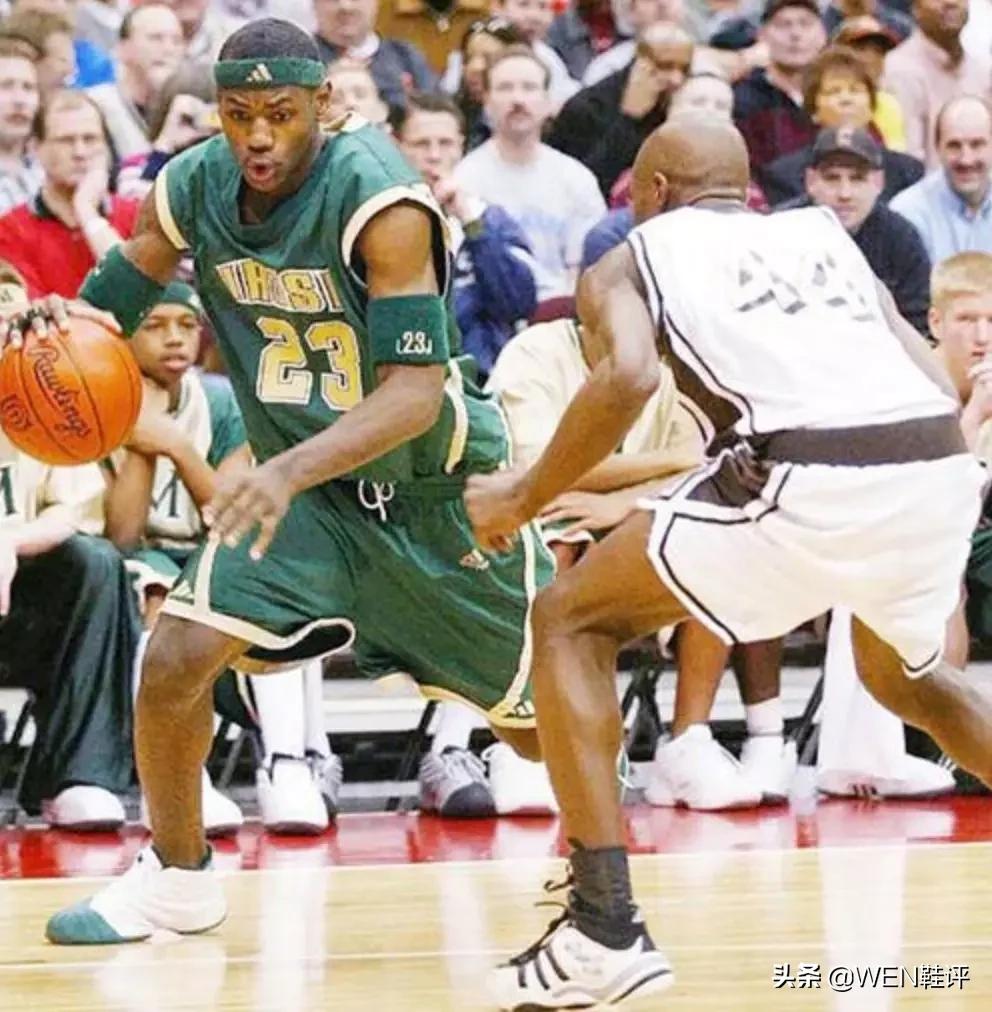 詹姆斯科比鸳鸯鞋,詹姆斯历年全明星上脚球鞋