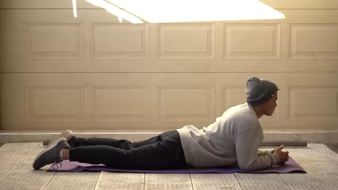 什么动作拉伸腰部,拉伸过程中腰部僵硬