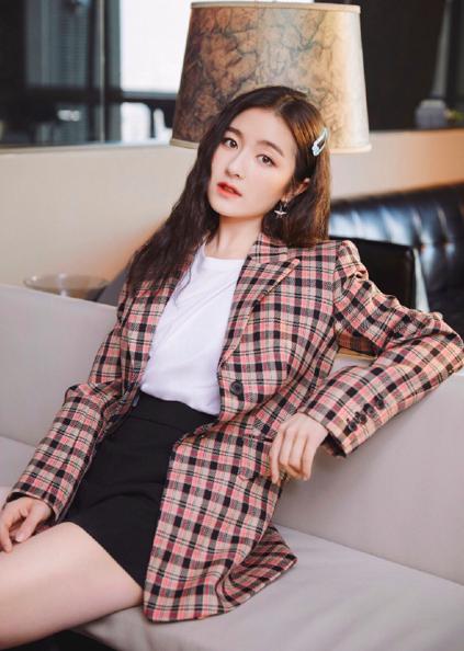 李兰迪身材消瘦格子西装率性十足,李兰迪私下穿衣搭配