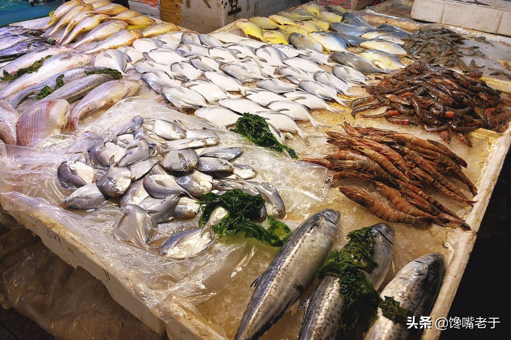 买冰鲜虾是选卷曲的还是直溜的,超市的冰鲜虾一般是什么虾