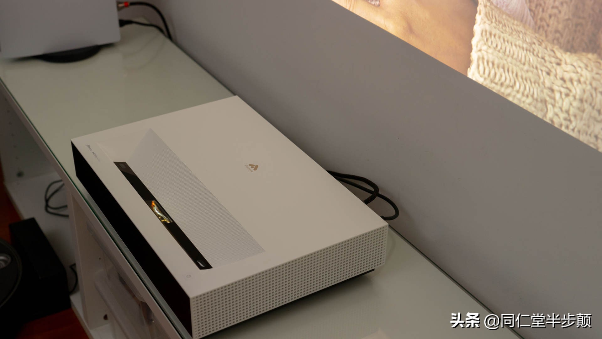 峰米c2激光电视白天效果怎么样,多功能峰米激光电视开箱