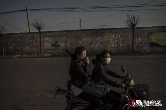 唐山钢厂停产下岗，有人月入8万，有人借钱生活