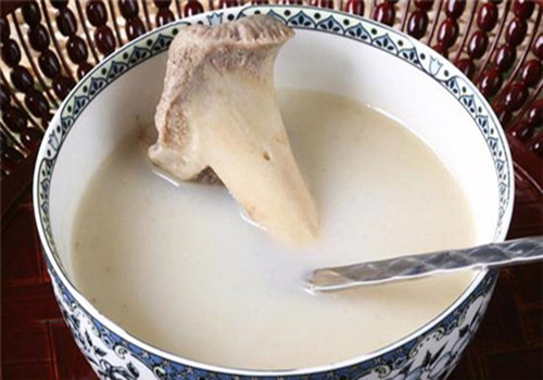 满月狗狗肠胃拉稀又感冒怎么办,母狗产后小狗拉稀怎么办