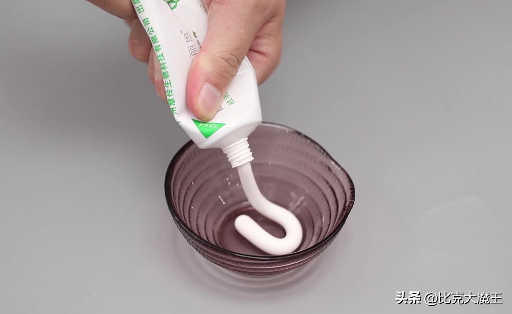 白墙脏了最好别用水擦,白墙脏了不用重新刷教你一招