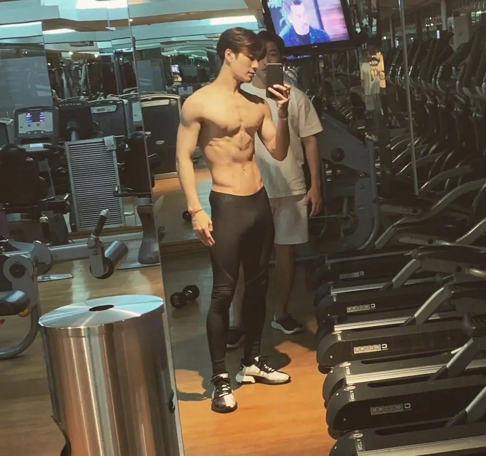 强壮充满荷尔蒙的穿搭,荷尔蒙爆棚的穿搭秋冬