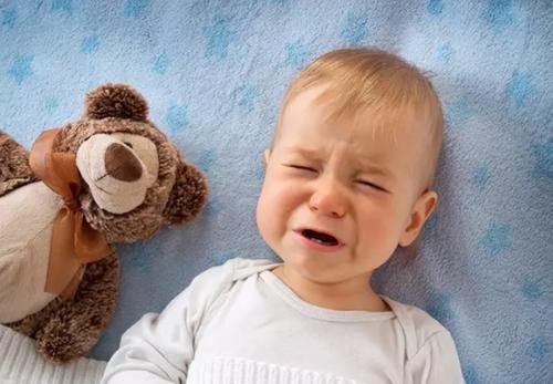 小孩总是爱哭父母怎么引导,孩子总爱哭不坚强