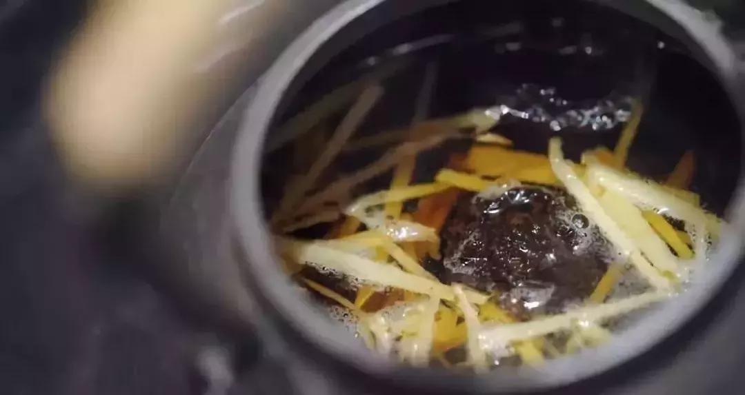 做了一锅热红酒，端出去一分钟就被抢光了……