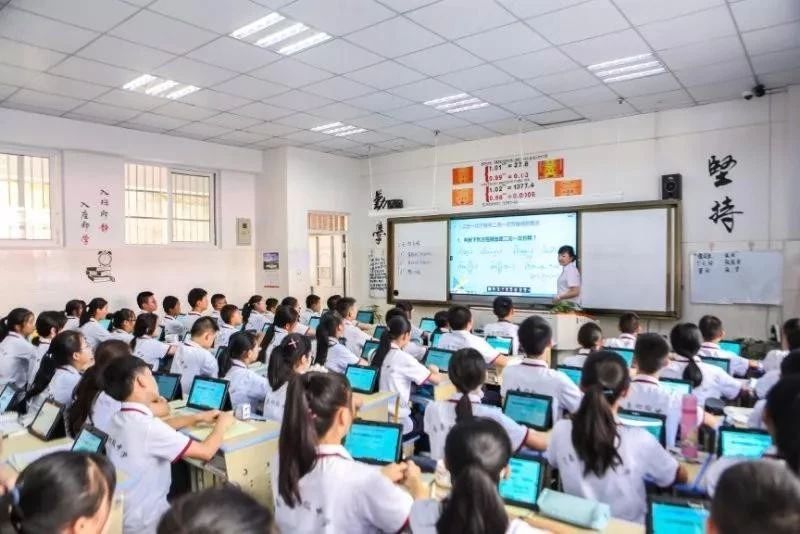 美国一学校限制手机,美国一高中禁学生在校内用手机